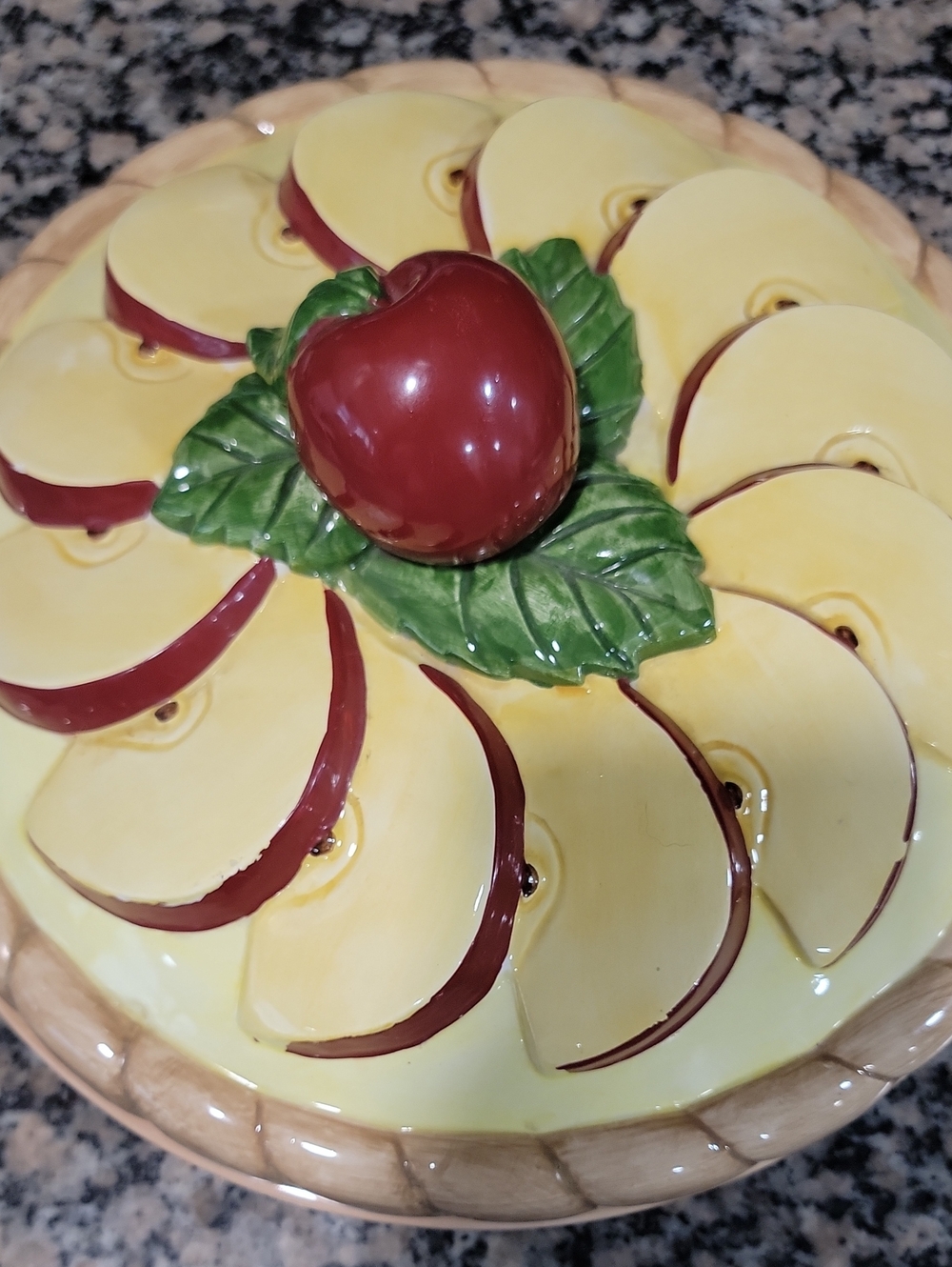 Vintage Ceramic 10 Inch Apple Pie Dish With Cover